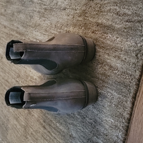 Boots - Picture 4 of 7